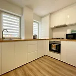 Carpatilor Urban Escape Studio With Free Parking And Ac
