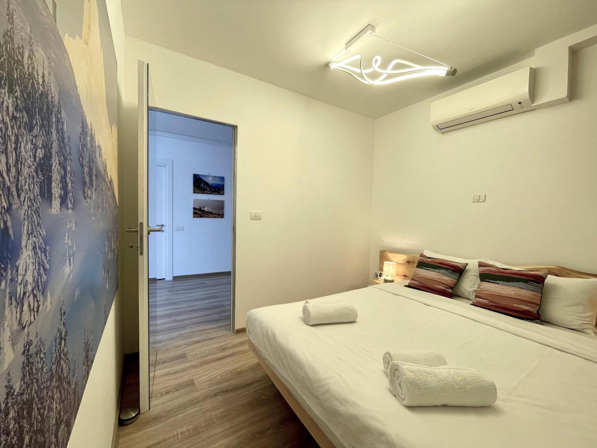 Carpatilor Urban Escape With Free Parking And Ac Apartament Brașov